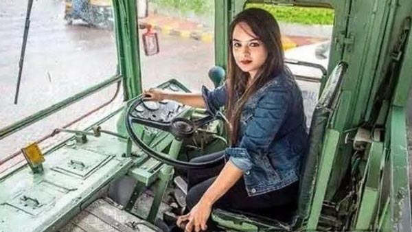 பஸ் டிரைவராக உருவெடுத்த 24 வயது பெண் மெக்கானிக்கல் இன்ஜினியர்... வியக்க வைக்கும் சாதனை பயணம்