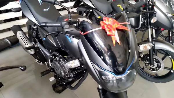 சிறப்பான சம்பவத்திற்கு தயாராகுங்கள்... டீலர்களிடம் காட்சியளிக்க ஆரம்பித்துவிட்டது புதிய பல்சர்....