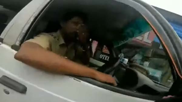 போலீஸ் வாகனத்தை விரட்டிபிடித்த இளைஞர்... எதற்காக என தெரிந்தால் அதிர்ந்துபோவீர்கள்...