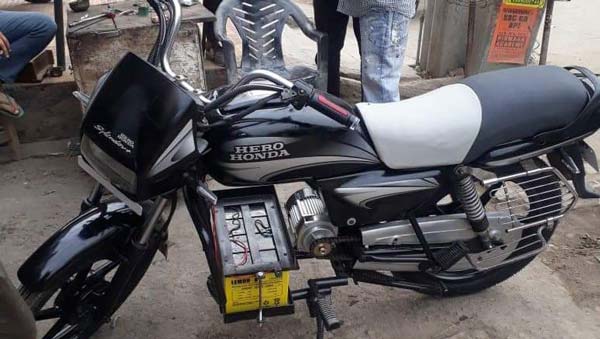 ரூ. 10 ஆயிரம் செலவில் எலெக்ட்ரிக பைக்காக மாறிய ஹீரோ ஸ்பிளெண்டர்... சிறப்பு தகவல்!