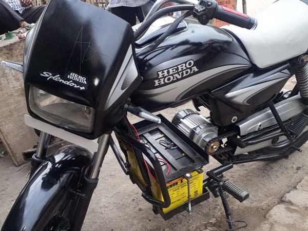 ரூ. 10 ஆயிரம் செலவில் எலெக்ட்ரிக பைக்காக மாறிய ஹீரோ ஸ்பிளெண்டர்... சிறப்பு தகவல்!