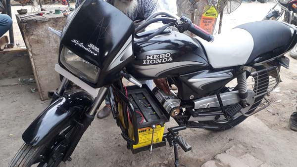 ரூ. 10 ஆயிரம் செலவில் எலெக்ட்ரிக பைக்காக மாறிய ஹீரோ ஸ்பிளெண்டர்... சிறப்பு தகவல்!