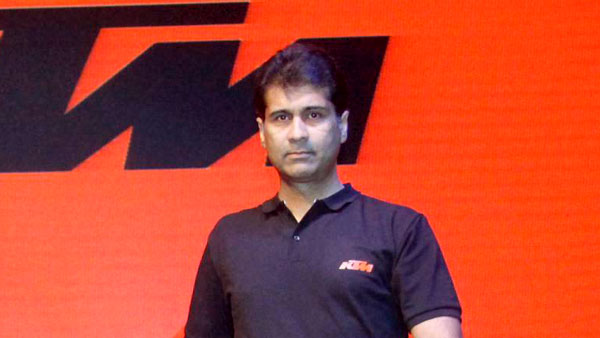 ஊழியர்களை தூக்கி எறியும் நிறுவனங்களுக்கு மத்தியில் குடும்பத்தில் ஒருவனாய் நிற்கும் பஜாஜ்... சூப்பர்!