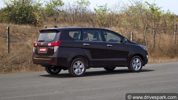 இன்னோவா க்ரிஸ்ட்டா காரில் டீசல் எஞ்சின்களுக்கு விடை கொடுக்க டொயோட்டா முடிவு!