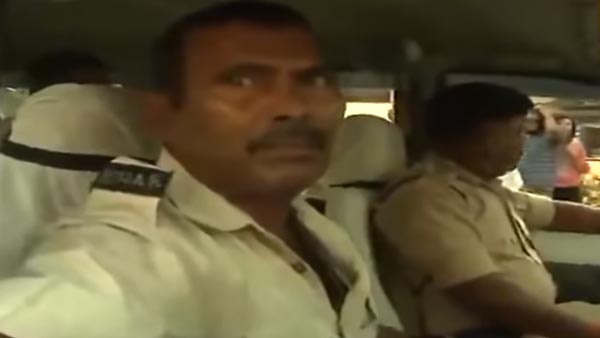 வசமாக சிக்கிய டிஎஸ்பி... ஸ்பாட்டிலேயே சூப்பரான தண்டனை!