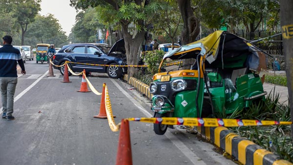 அடக்கடவுளே... சட்டை பட்டன் போடாத டிரைவருக்கு அபராதம் விதித்த போலீசார்... எவ்வளவு தெரியுமா?