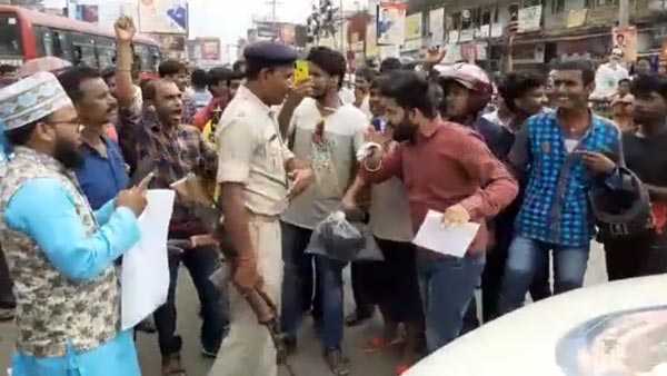 போக்குவரத்து விதியை மீறிய போலீசார்... அடுத்து நடந்தது என்ன?