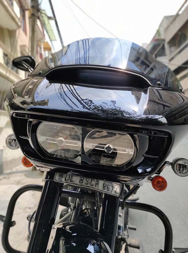 பைக்கில் பாடல் கேட்டதற்காக லைசென்ஸ் பறிமுதல்: விலையுயர்ந்த பைக்கின் உரிமையாளர் வேதனை... இதெல்லாம் ரொம்ப ஓவருங்க!