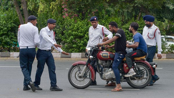 விதிமீறலில் ஈடுபட்ட மாவட்ட நீதிபதி: போலீஸாரின் அதிரடியால் அம்பலம்... என்ன செய்தார் என தெரிந்தால் கோபப்படுவீர்கள்!