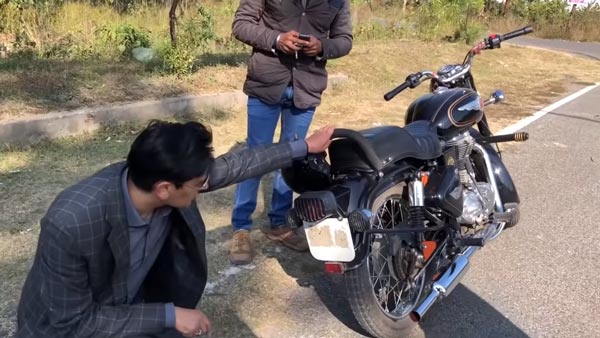 ரூ.35,000 அபராதம் செலுத்தும் ராயல் என்பீல்டு உரிமையாளர்... எதற்காக தெரிஞ்சா நிச்சயம் அதிர்ந்துபோவீர்கள்!