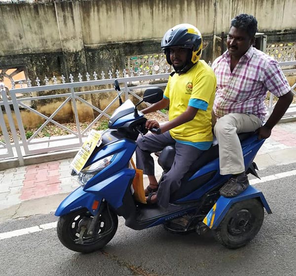 சூப்பர்... திருச்சி மாநகரை கலக்கும் மாற்றுத்திறனாளிகளின் ஸ்கூட்டர் டாக்ஸி! கட்டணம் எவ்வளவு தெரியுமா?