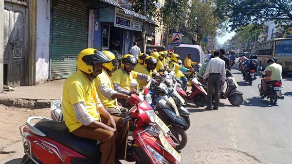 சூப்பர்... திருச்சி மாநகரை கலக்கும் மாற்றுத்திறனாளிகளின் ஸ்கூட்டர் டாக்ஸி! கட்டணம் எவ்வளவு தெரியுமா?