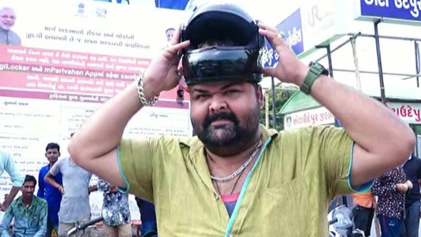 பாட்ஷா ரஜினி பாணியில் உண்மையை கூறிய இளைஞர்: அபராதமின்றி விட்ட போலீஸ்.. அப்படி என்ன சார் சொன்னீங்க!