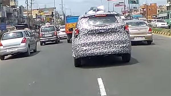 புதிய மஹிந்திரா எக்ஸ்யூவி500 எஸ்யூவியின் ஸ்பை படங்கள்!
