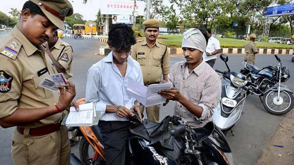 இதற்குதான் மோடி அரசு புதிய வாகன சட்டத்தை கொண்டுவந்ததா...? கடும் சரிவில் எரிபொருள் விற்பனை - அதிர்ச்சி தகவல்!
