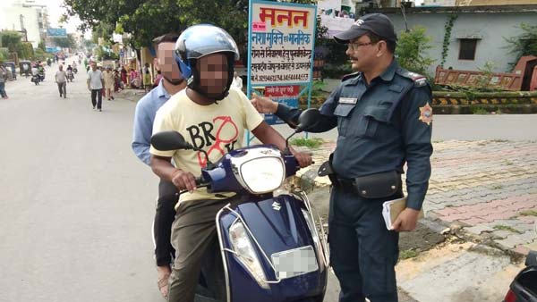 ஸ்கூட்டர் விலையே 15 ஆயிரம்தான்... அபராதத்தை கேட்டு அதிர்ச்சியில் உறைந்த வாலிபர்... எவ்வளவு தெரியுமா