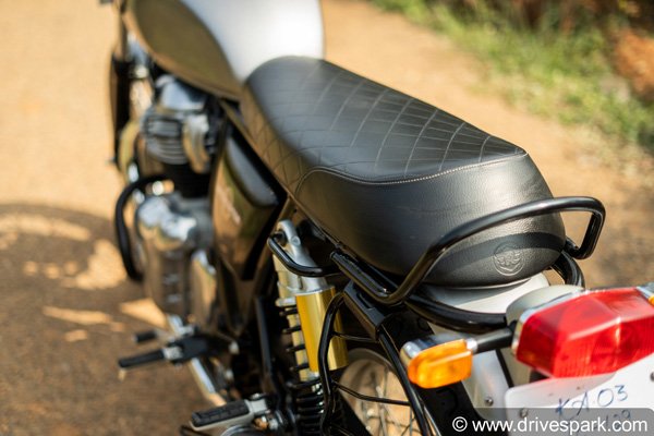 பிவி சிந்துவுக்கு பல லட்சம் மதிப்புள்ள கார் பரிசு... வழங்கிய பிரபலங்கள் யார் தெரியுமா...?