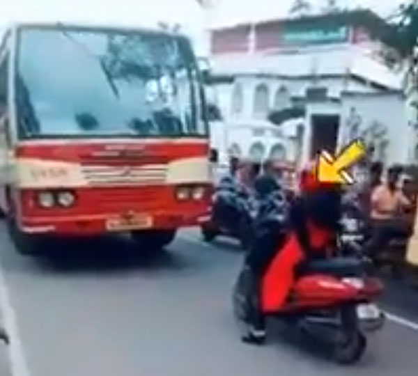 தவறான பாதையில் வேகமாக வந்த அரசு பேருந்து... துணிச்சலாக எதிரில் நின்ற பெண்... வைரல் வீடியோ!