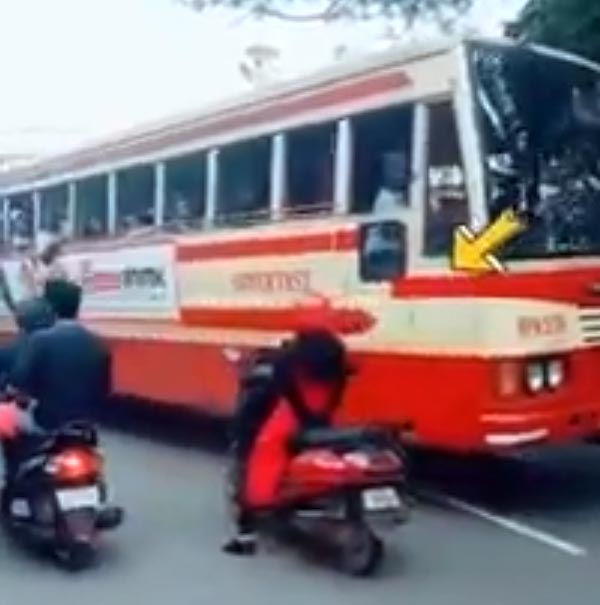 தவறான பாதையில் வேகமாக வந்த அரசு பேருந்து... துணிச்சலாக எதிரில் நின்ற பெண்... வைரல் வீடியோ!