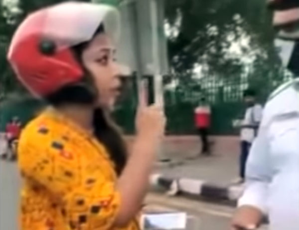 இது புது ஐடியாவா இருக்கே... போலீசிடம் இருந்து நைசாக தப்பித்த இளம்பெண்... என்ன செய்தார் தெரியுமா?