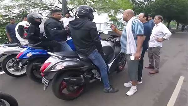 விலையுயர்ந்த பைக்குகளில் சென்ற குழுவுக்கு ஏற்பட்ட சோகம்: மடக்கிபிடித்து திட்டிதீர்த்த பாதசாரிகள்!!!