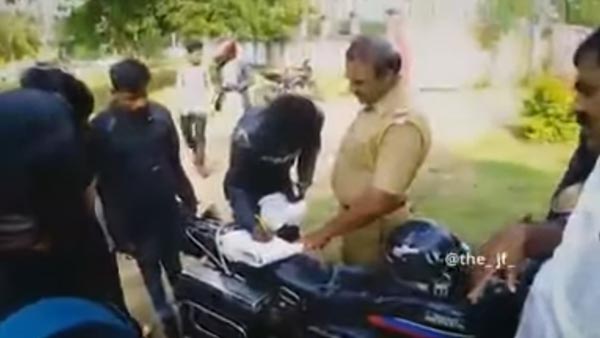 கூச்சமே இல்லாமல் காசு பிடுங்கிய தமிழக போலீஸ்காரர்... ரகசியமாக வீடியோ எடுத்து சிக்க வைத்த இளைஞர்கள்