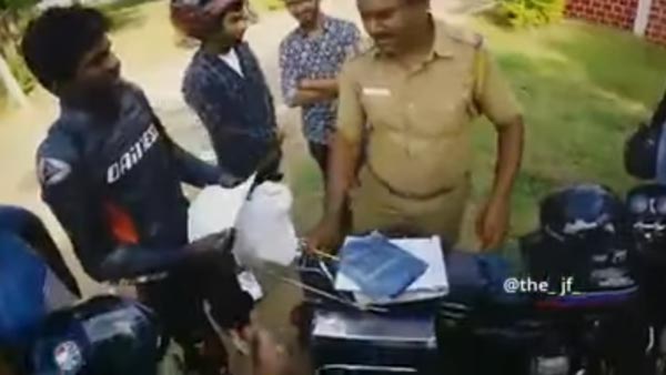 கூச்சமே இல்லாமல் காசு பிடுங்கிய தமிழக போலீஸ்காரர்... ரகசியமாக வீடியோ எடுத்து சிக்க வைத்த இளைஞர்கள்
