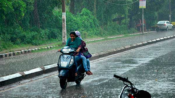 மாடர்ன் உடையில் அனுமதி கிடையாது... புடவையணிந்து வாருங்கள்... ஆர்டிஓ அதிகாரி அதிரடியால் இளம்பெண் தவிப்பு!