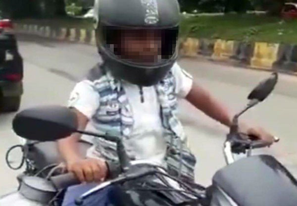 8 வயது சிறுவன் பைக் ஓட்டும் வீடியோ வைரல்... தந்தைக்கு கிடைத்த கடும் தண்டனை என்னவென்று தெரியுமா?