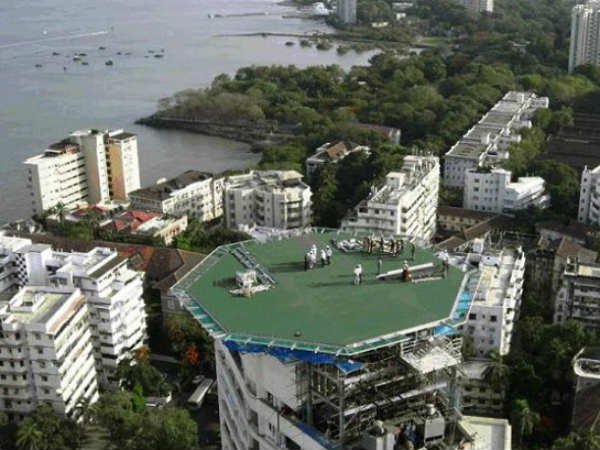 மலைக்க வைக்கும் முகேஷ் அம்பானி வீட்டு கார் கராஜ்!