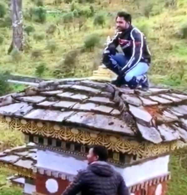 விளம்பரம் தேட போய் சிக்கலில் சிக்கிய இந்திய பைக் ரைடர்... ஆளை பிடித்து அதிரடி காட்டிய பூடான் போலீஸ்