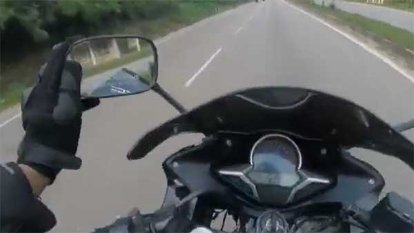 சைக்கிளால் கூட நுழைய முடியாத பாதையில் புகுந்த ஹோண்டா சிபிஆர்... அடுத்து நடந்தது என்ன..? அதிர்ச்சி வீடியோ!