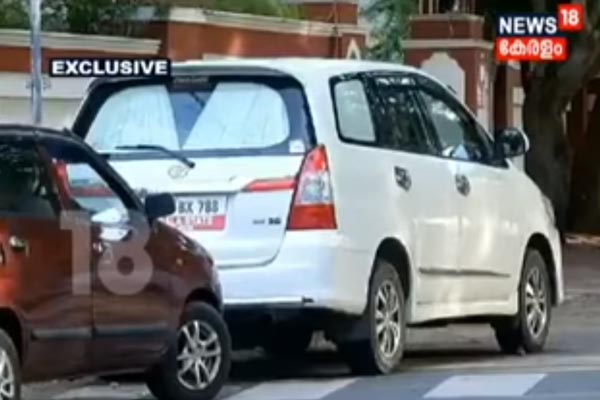 கேரள முதல்வர் பினராயி விஜயனின் டொயோட்டா கார்கள் மீது அதிர வைக்கும் புகார்... என்னவென்று தெரியுமா?