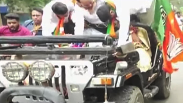 பாஜக பெண் வேட்பாளருக்கு அரங்கேறிய சோகம்: திடீரென காரின் கம்பி நொருங்கி விபத்து... வீடியோ!