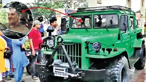 சூப்பர் தல... 20 ஆண்டுகளுக்கு முன் தயாரிக்கப்பட்ட பழைய காரை வாங்கிய டோனி... ஏன் தெரியுமா?