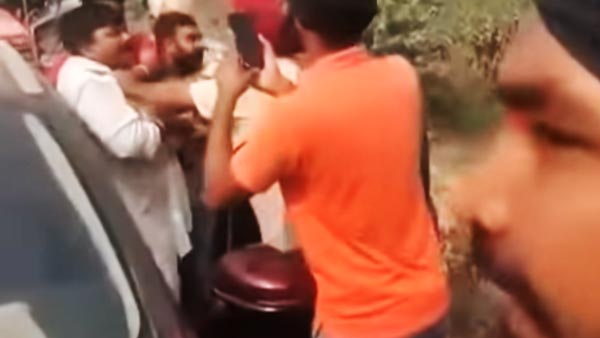 இது புதுசா இல்ல இருக்கு... டிராஃபிக்கில் தப்பிக்க துப்பாக்கியை நீட்டிய மோடி கட்சிக்காரர்.... வைரல் வீடியோ!