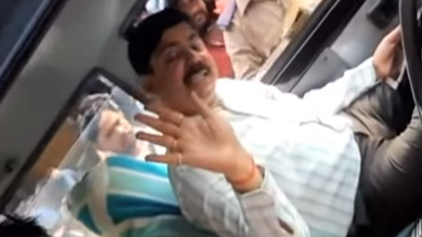 தாறுமாறு... உதவி ஆர்டிஓ-வின் காரை சுற்றி வளைத்து தரமான சம்பவம் செய்த பொதுமக்கள்... எதற்காக தெரியுமா?