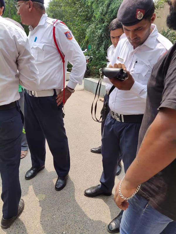 பாடல் கேட்டதற்காக லைசென்ஸ் பறிமுதல்: விலையுயர்ந்த பைக்கின் உரிமையாளர் வேதனை.. இதெல்லாம் ஓவரோ ஓவருங்க