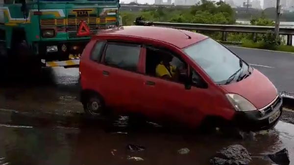 மோசமான சாலைகளிலும் ஓட்டி செல்ல ஏற்ற செடான் வாகனங்கள் இதோ...