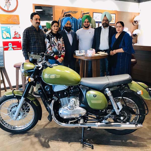 ஜாவா பைக்கை மிக குறைவான நாட்களில் டெலிவிரி பெற்ற வாடிக்கையாளர்... ஆச்சர்யம், ஆனாலும் உண்மை!
