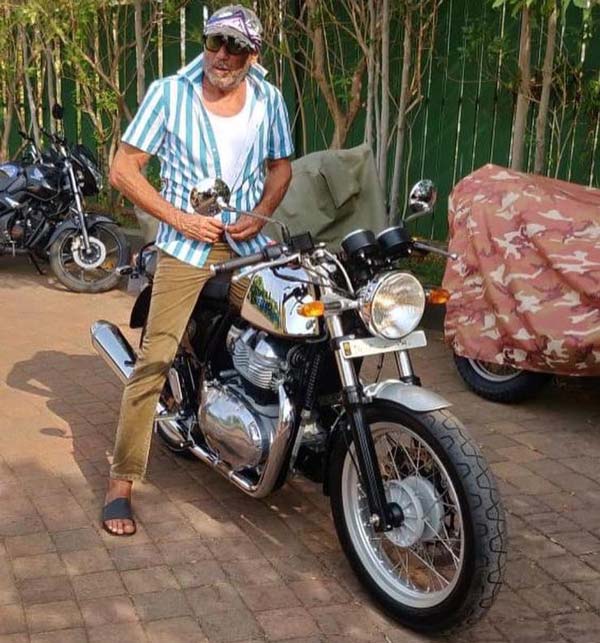 ராயல் என்பீல்டு பைக்கை வாங்கிய தளபதி விஜய்யின் எதிரி... யார் என தெரியுமா?