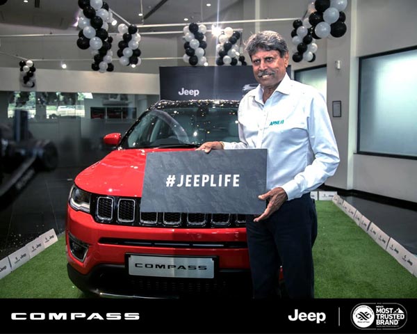 பாலிவுட் பிரபலங்கள் பாணியில் கபில் தேவ் வாங்கிய புதிய காரின் விலை இதுதான்... கண்ணு வெச்சராதீங்க...
