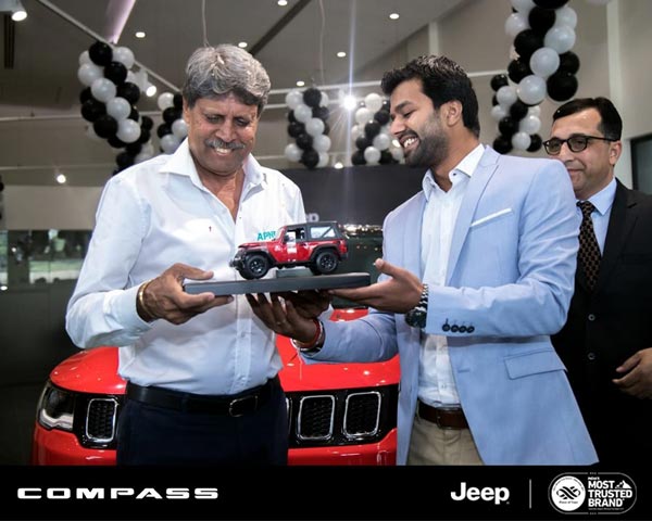 பாலிவுட் பிரபலங்கள் பாணியில் கபில் தேவ் வாங்கிய புதிய காரின் விலை இதுதான்... கண்ணு வெச்சராதீங்க...