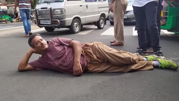பள்ளிக்கு சென்று கொண்டிருந்த குழந்தைக்கு அபராதம்... போலீஸை அலற விட்ட தந்தை... என்ன செய்தார் தெரியுமா