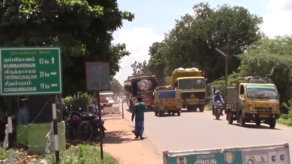 எஞ்சின் இல்லாத பைக்கை தள்ளி வந்தவரை மடக்கிப்பிடித்து அபராதம் விதித்த போலீசார்!