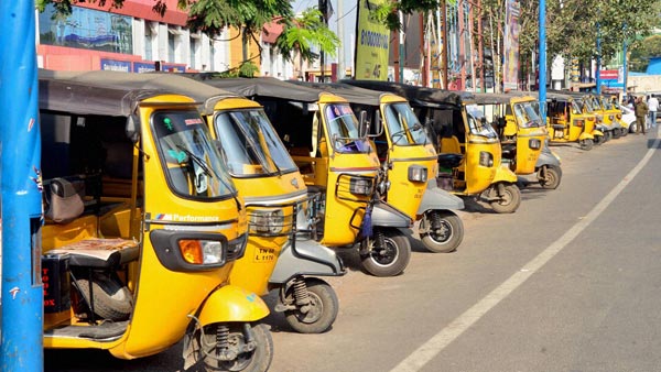 பள்ளி குழந்தைகள் உயிருடன் விளையாடிய ஆட்டோ டிரைவர்களுக்கு ஆப்பு... தமிழக போலீஸ் செய்த அதிரடி இதுதான்