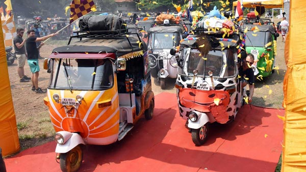 பள்ளி குழந்தைகள் உயிருடன் விளையாடிய ஆட்டோ டிரைவர்களுக்கு ஆப்பு... தமிழக போலீஸ் செய்த அதிரடி இதுதான்