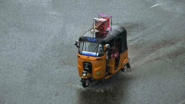 பள்ளி குழந்தைகள் உயிருடன் விளையாடிய ஆட்டோ டிரைவர்களுக்கு ஆப்பு... தமிழக போலீஸ் செய்த அதிரடி இதுதான்