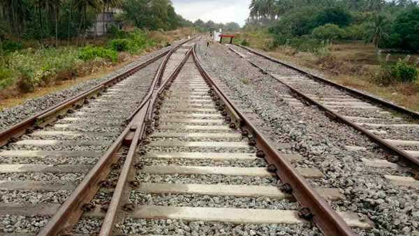 வாழ்நாளில் ஒரு முறையேனும் பயணிக்க வேண்டிய தென்காசி - கொல்லம் ரயில் பயணம்