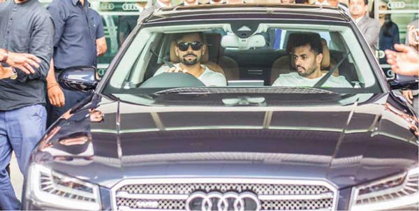 தனது பழைய ஆடி காரை விற்கும் விராட் கோலி... விலை மட்டும் எவ்வளவென்று தெரிந்தால் ஷாக்காயிடுவீங்க...